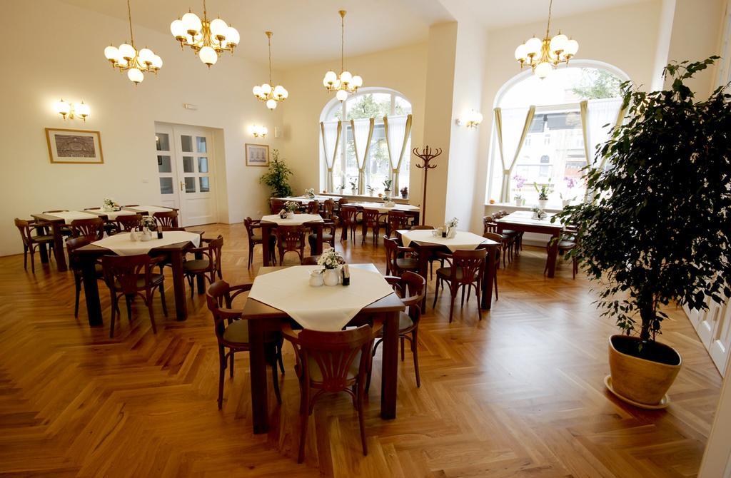 Hotel Pod Zelenym Dubem Bohumin Luaran gambar